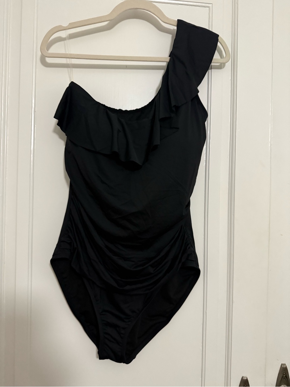 Hilor Branded Black One-Shoulder Ruffle Swimsuit